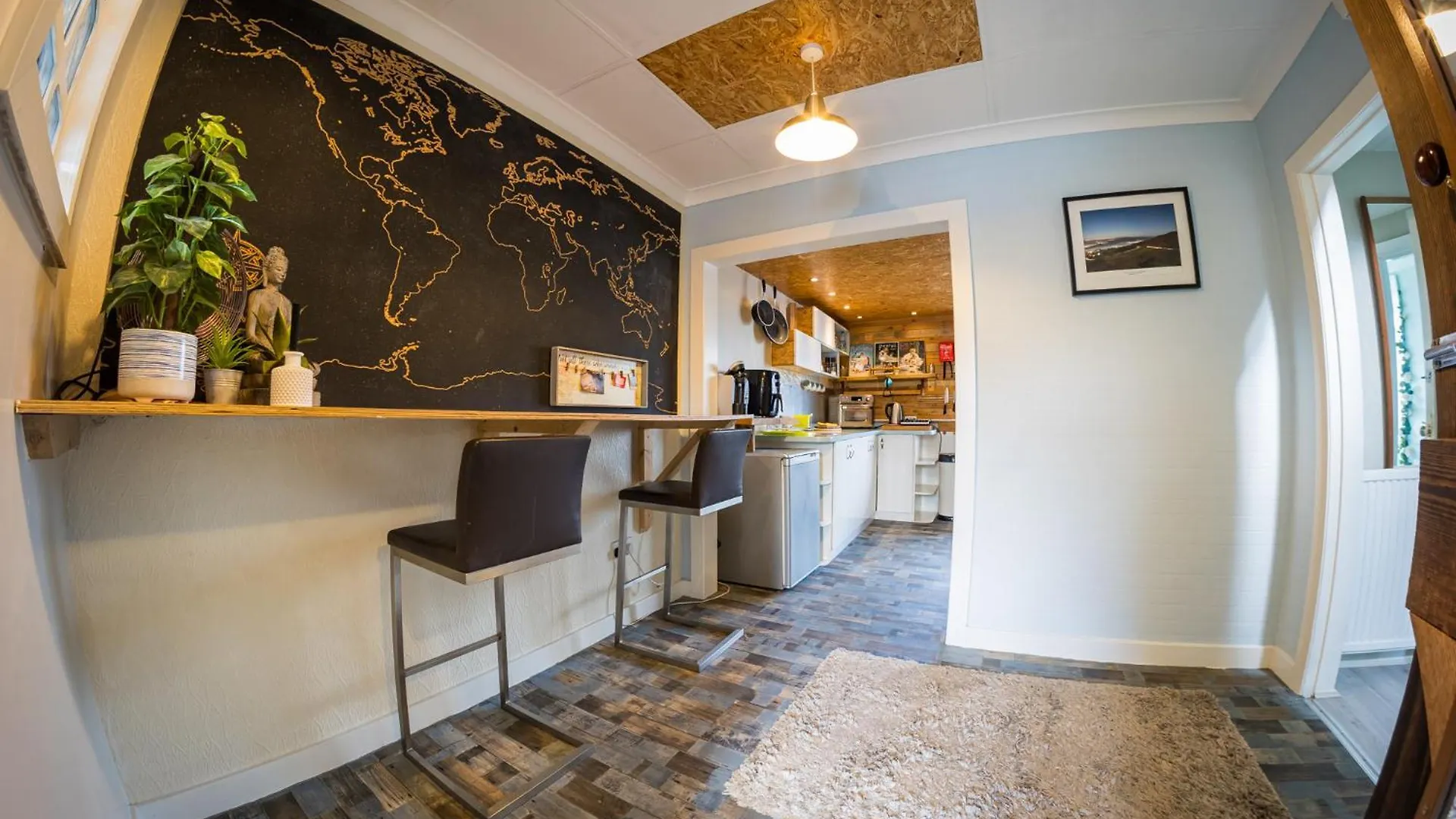 2 Independant Boutique Apartments One Sleeps 2 The Other Sleeps 4, Meadowhall, Sheffield Arena, Free Parking 0*,