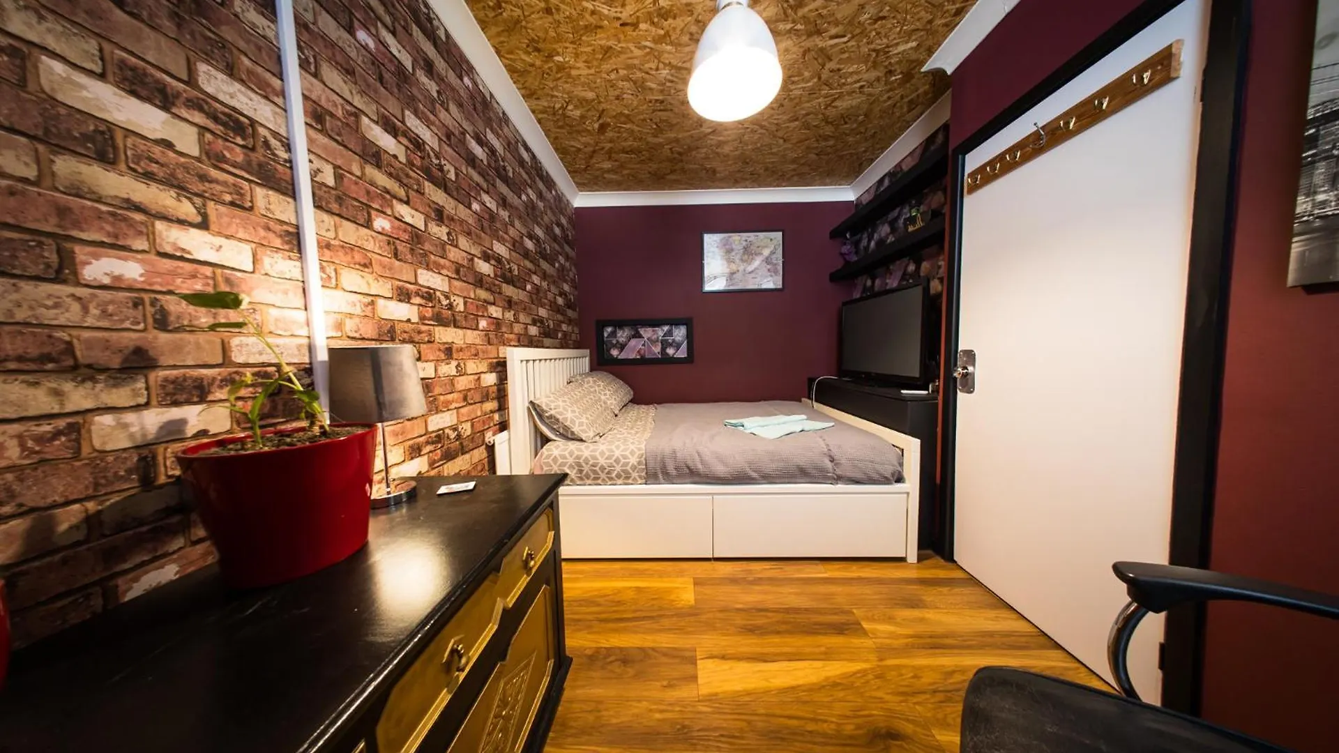 2 Independant Boutique Apartments One Sleeps 2 The Other Sleeps 4, Meadowhall, Sheffield Arena, Free Parking