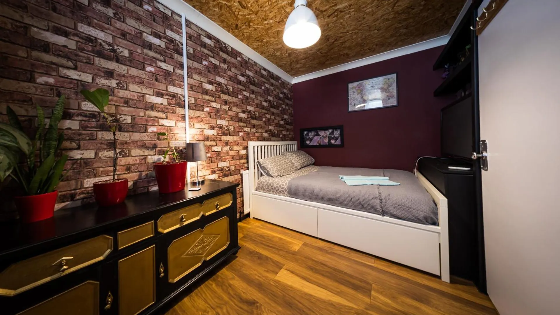2 Independant Boutique Apartments One Sleeps 2 The Other Sleeps 4, Meadowhall, Sheffield Arena, Free Parking