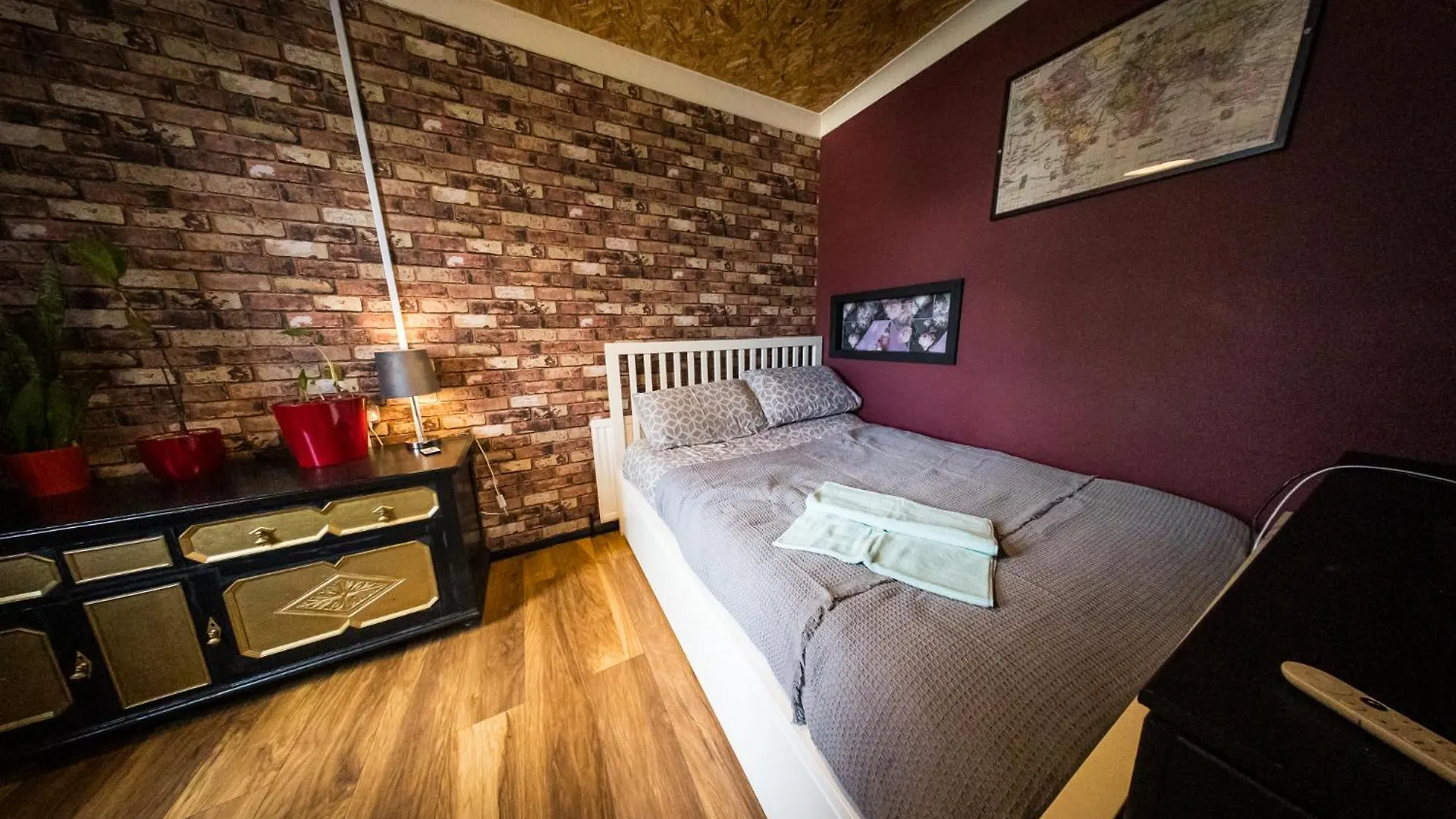 2 Independant Boutique Apartments One Sleeps 2 The Other Sleeps 4, Meadowhall, Sheffield Arena, Free Parking